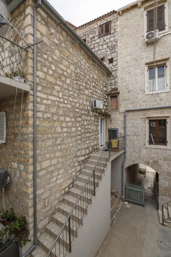 Apartment Filomena In The Center Komiža Extérieur photo