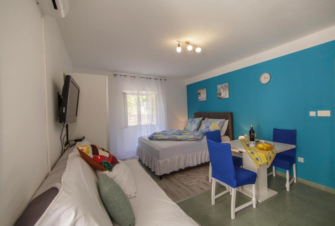 Apartment Filomena In The Center Komiža Extérieur photo