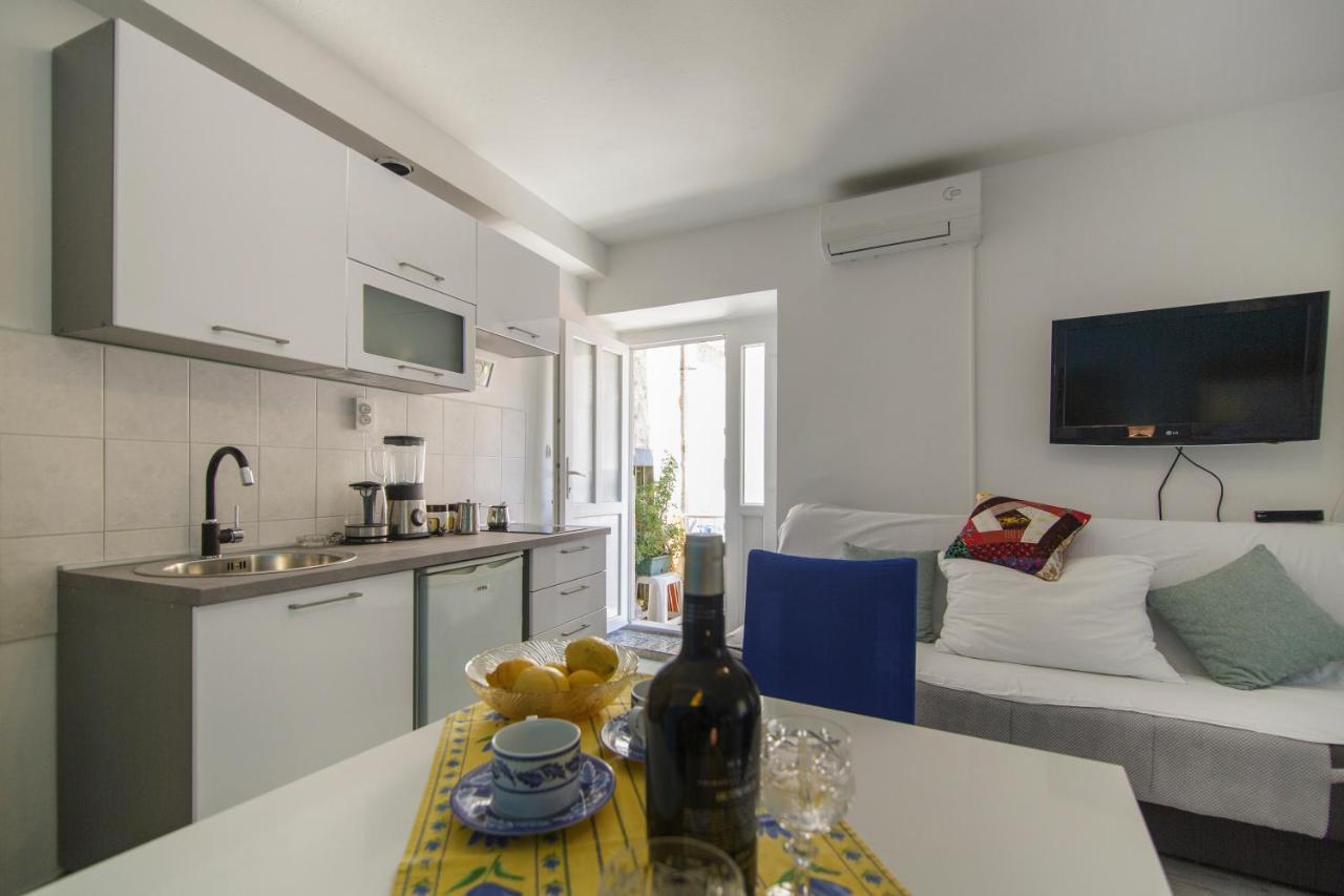 Apartment Filomena In The Center Komiža Extérieur photo