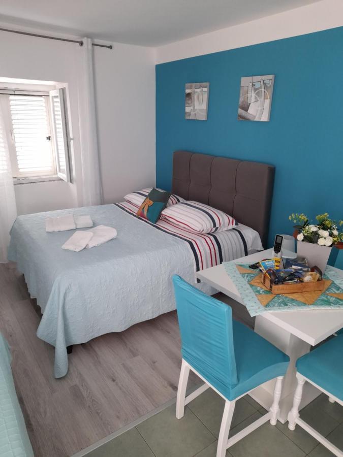 Apartment Filomena In The Center Komiža Extérieur photo